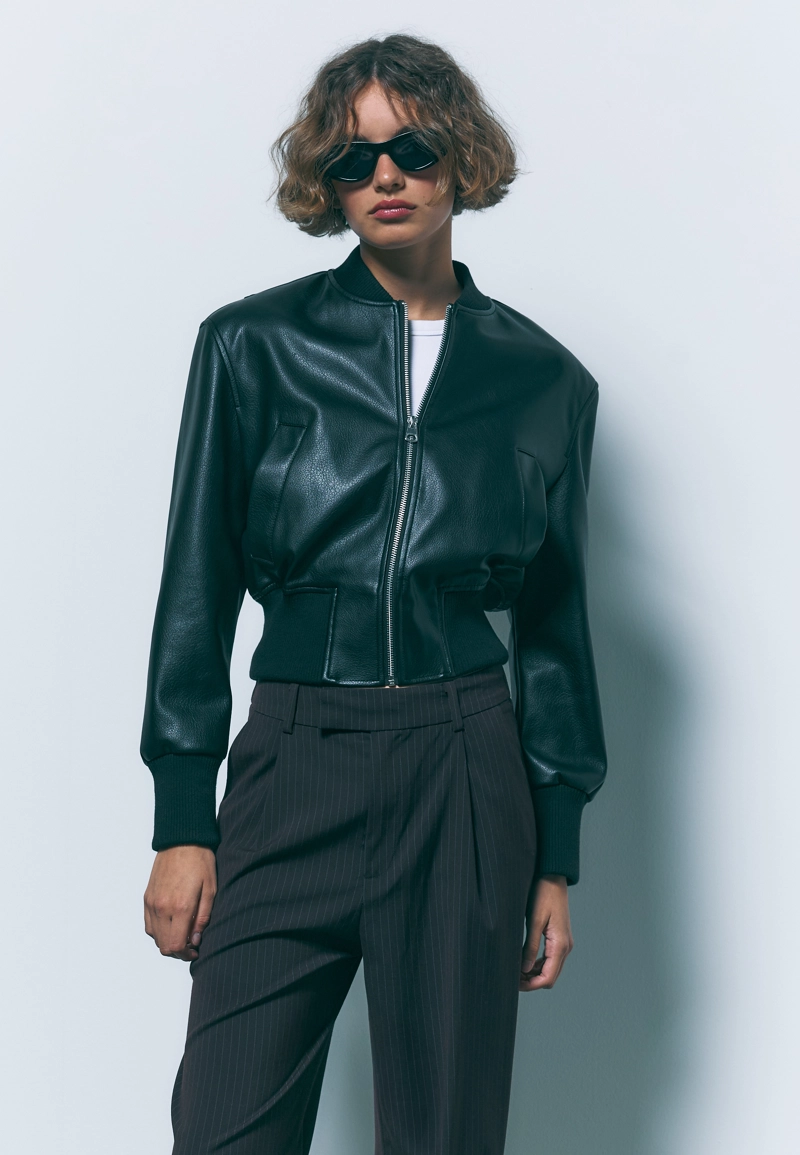 Куртка-бомбер из искусственной кожи с подплечниками