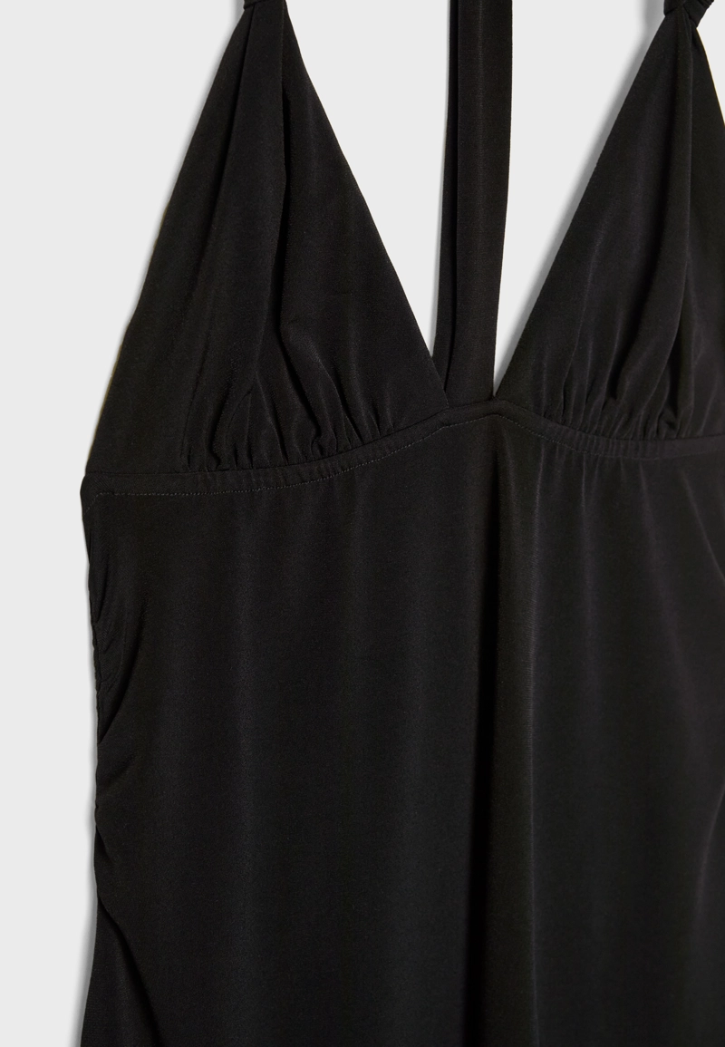 Короткое струящееся платье с узлами