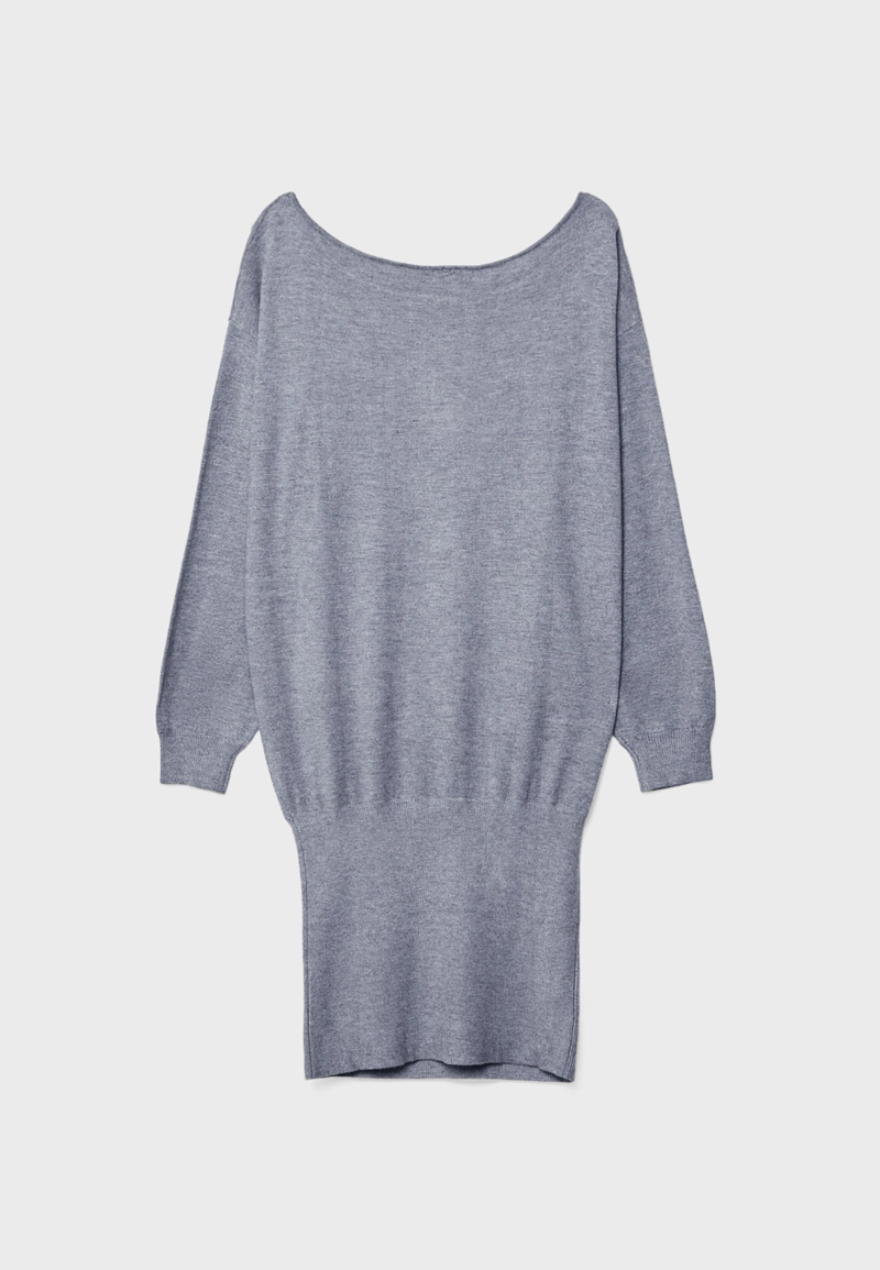 Короткое трикотажное платье с вырезом «лодочка»