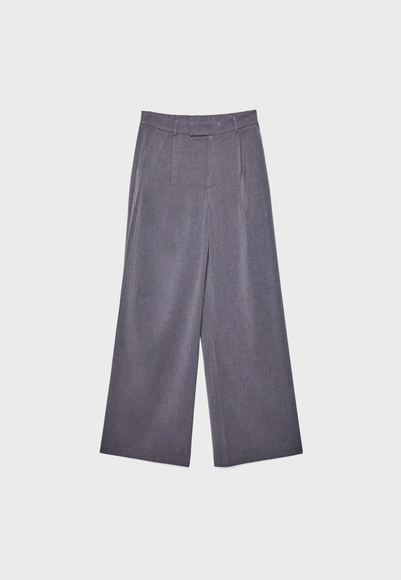 Брюки в классическом стиле с широкими штанинами