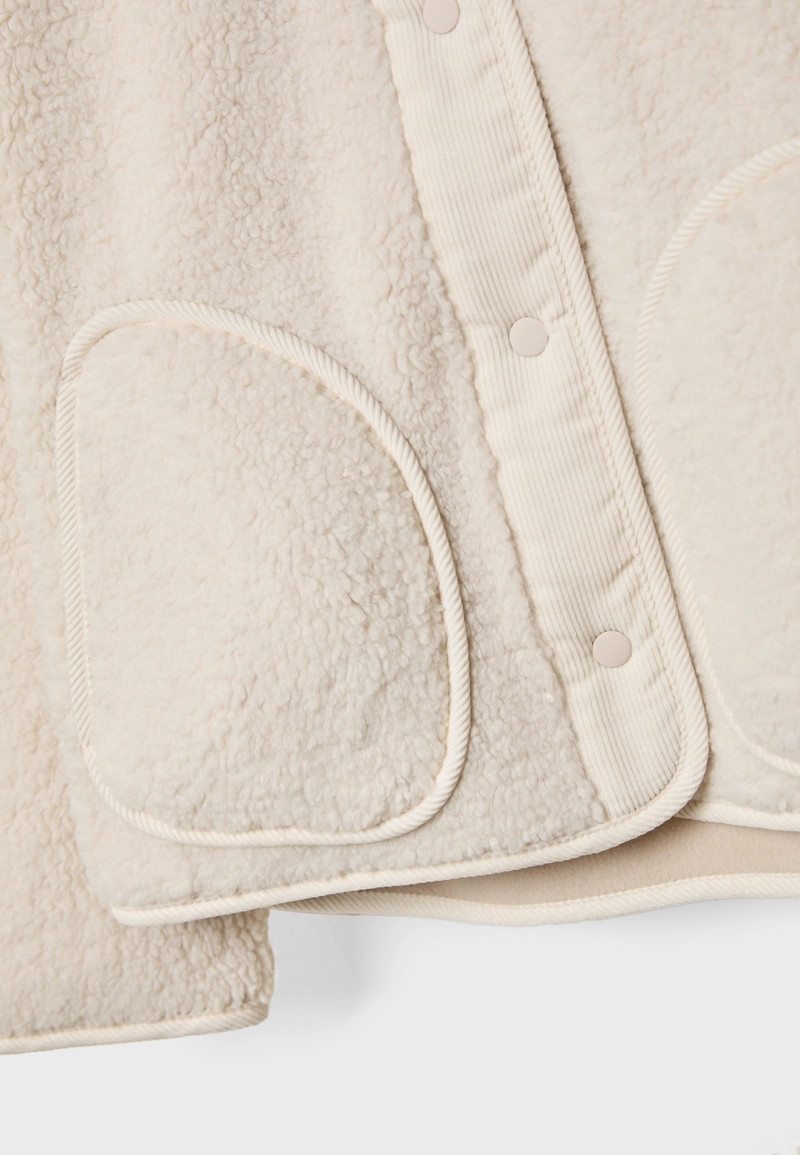 Куртка из искусственной овчины с вельветовыми деталями