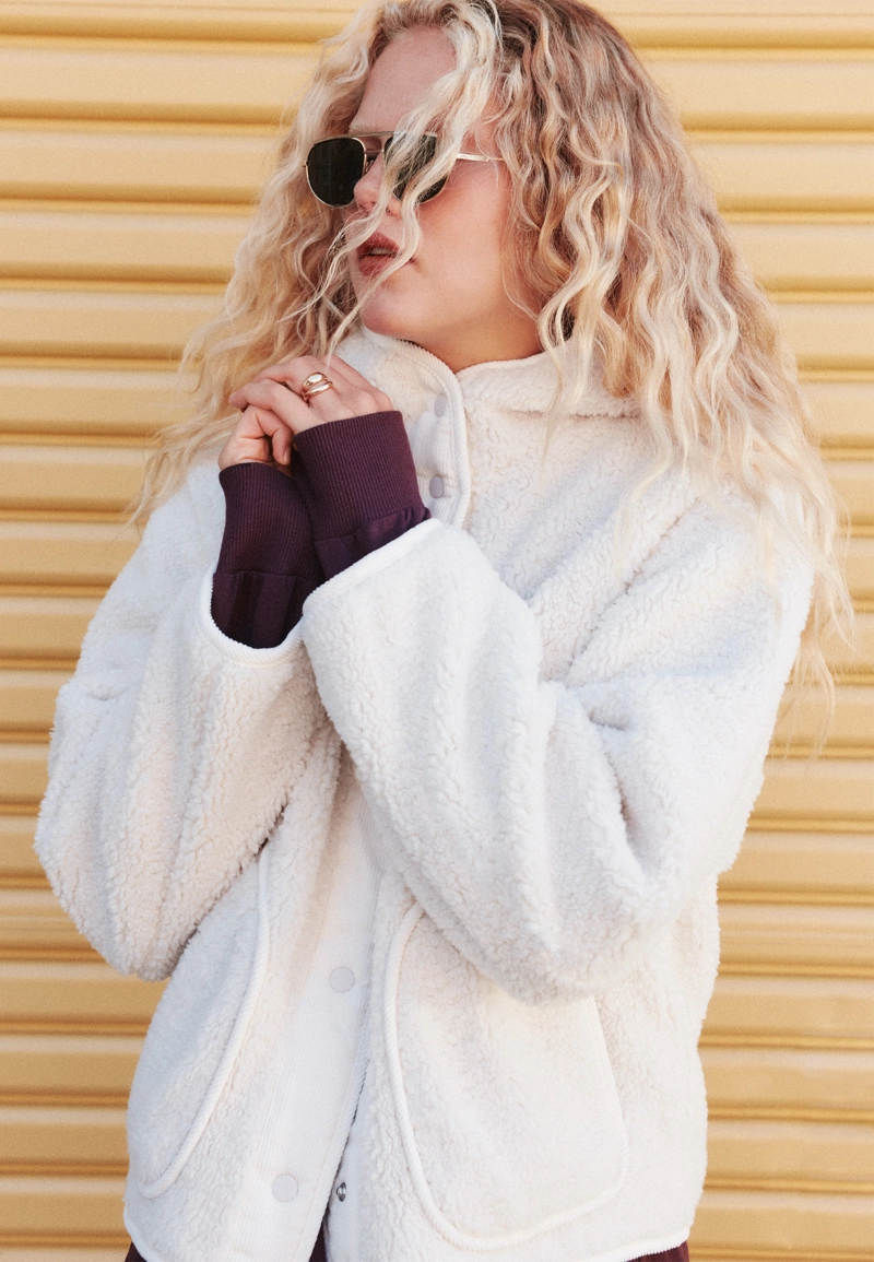 Куртка из искусственной овчины с вельветовыми деталями