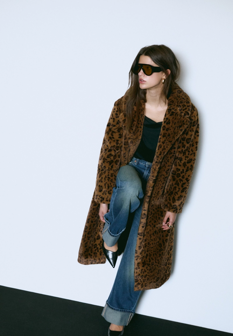 Длинное пальто с леопардовым принтом из искусственного меха
