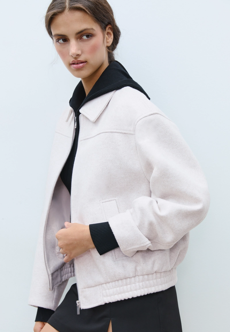 Куртка-бомбер из мягкой ткани