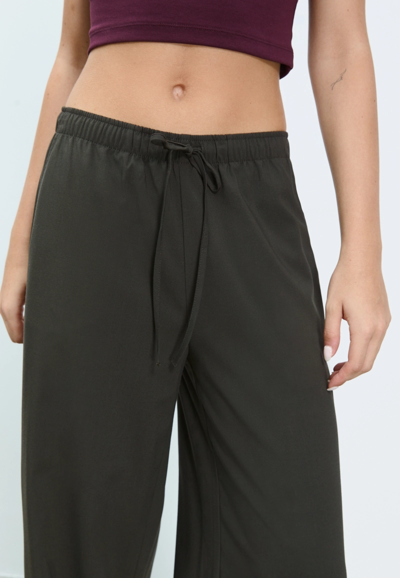 Длинные широкие нарядные брюки