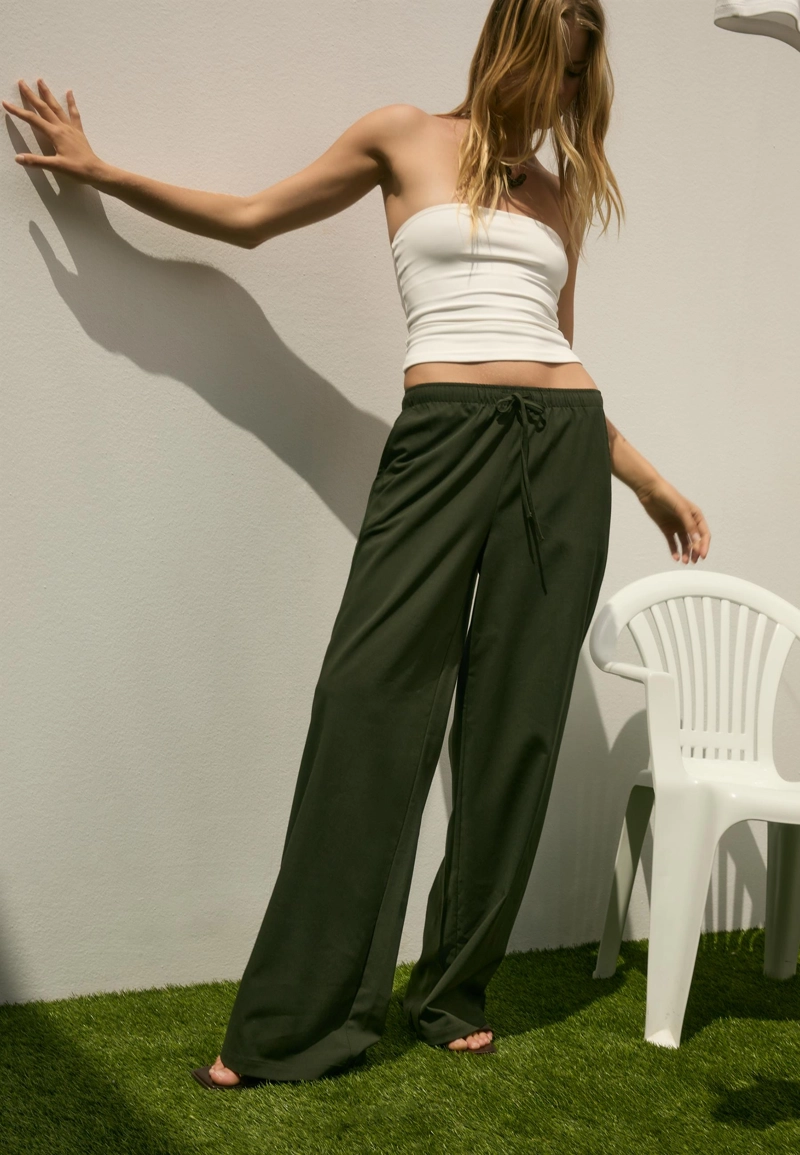 Длинные широкие нарядные брюки