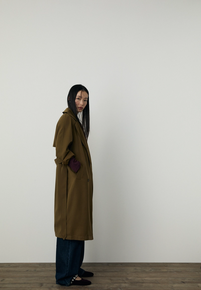 Длинный струящийся тренч оверсайз