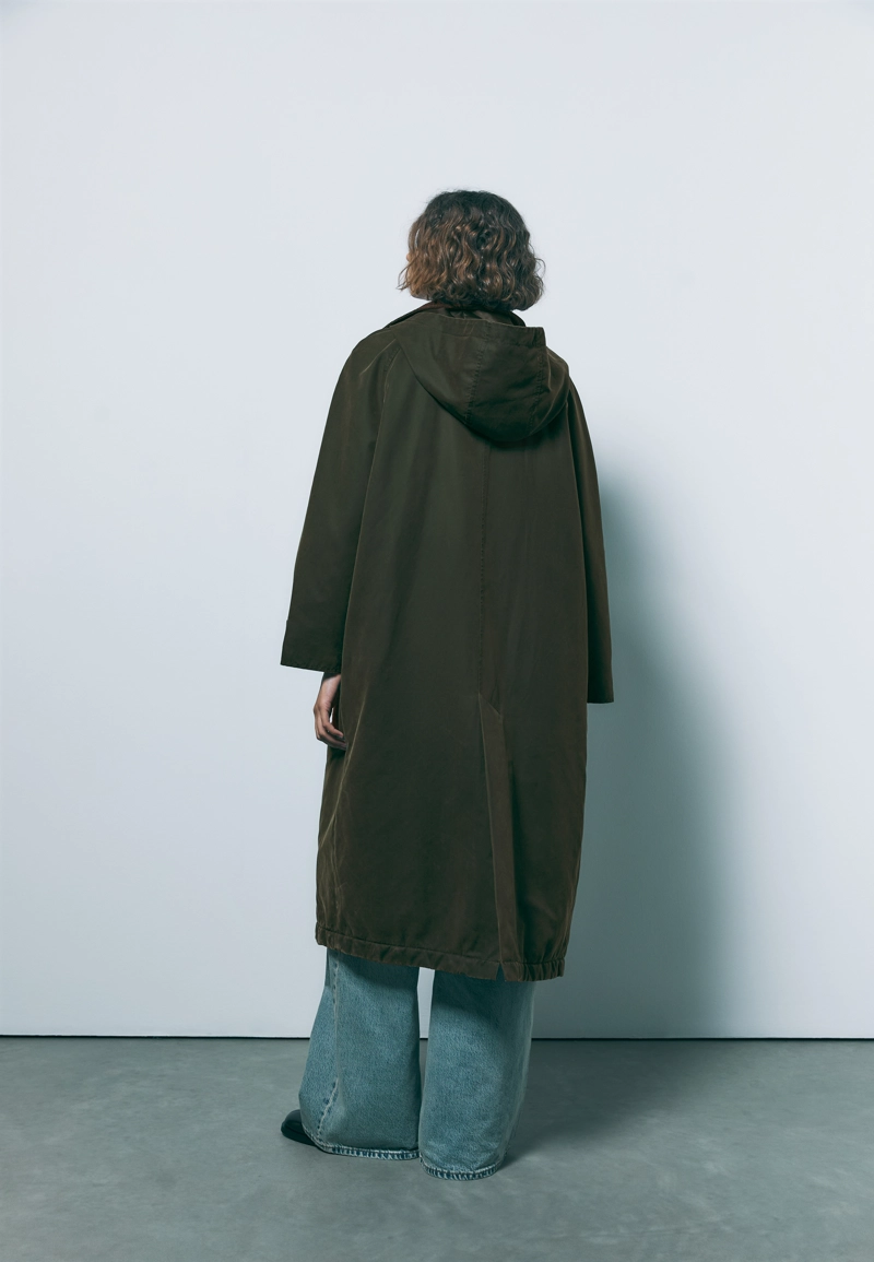 Длинная парка с вощеным покрытием и съемным капюшоном