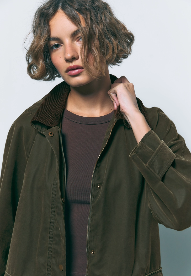 Длинная парка с вощеным покрытием и съемным капюшоном