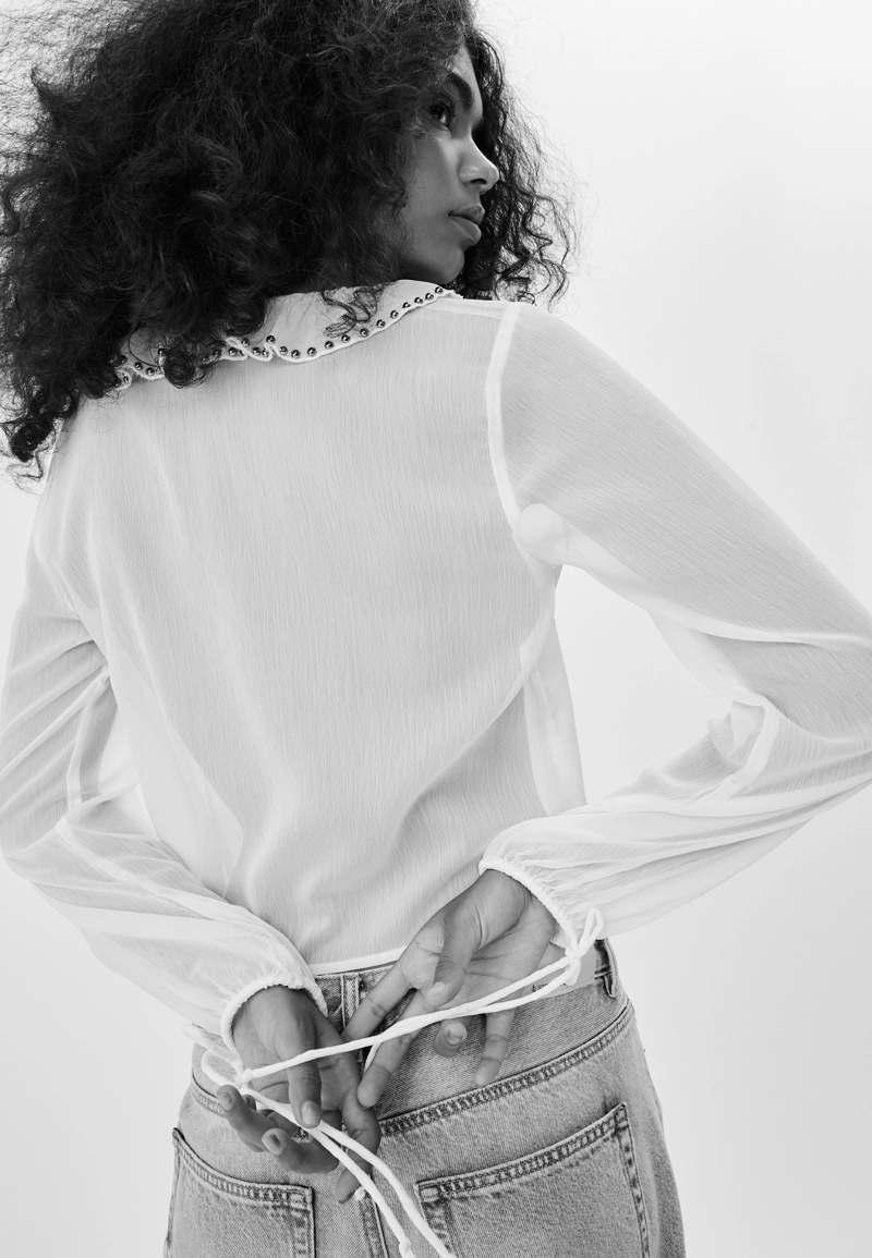 Блузка с вышивкой, воланами и заклепками