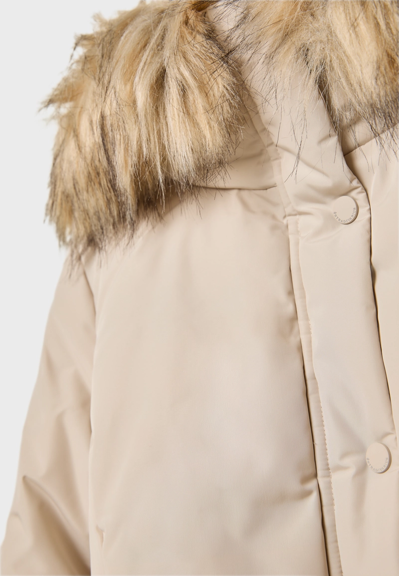 Стеганая куртка с капюшоном