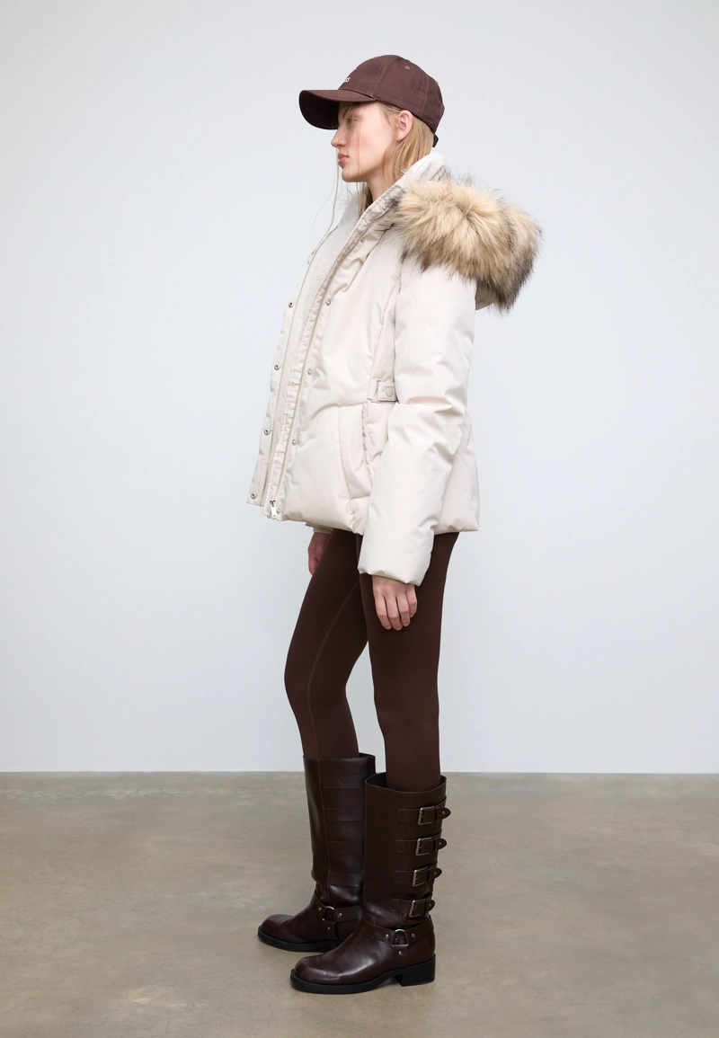 Стеганая куртка с капюшоном