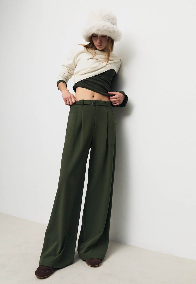 Широкие брюки с пряжкой