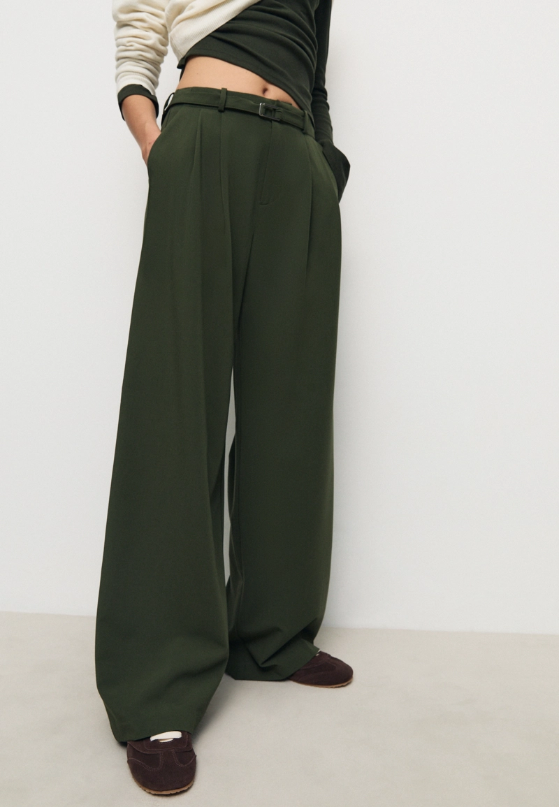 Широкие брюки с пряжкой