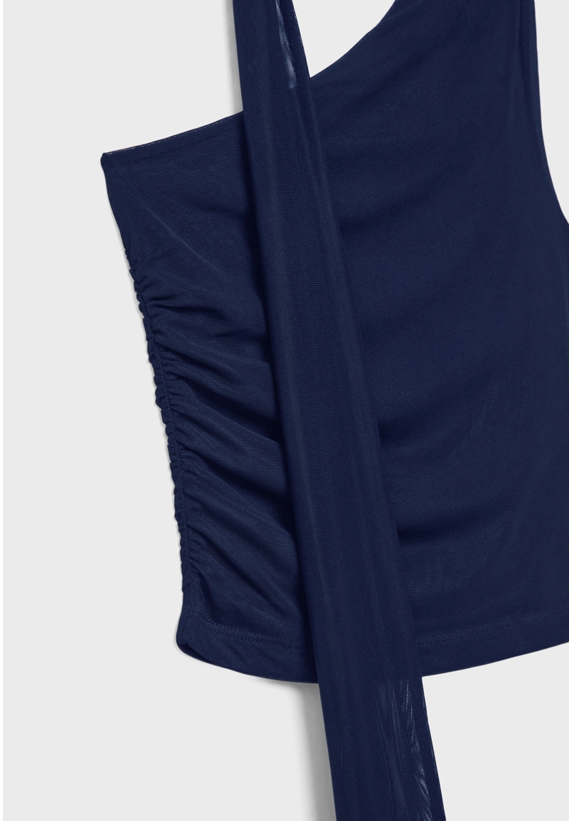 Асимметричный топ из полупрозрачной ткани с платком