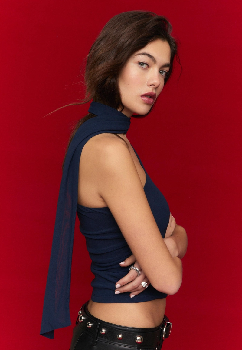 Асимметричный топ из полупрозрачной ткани с платком