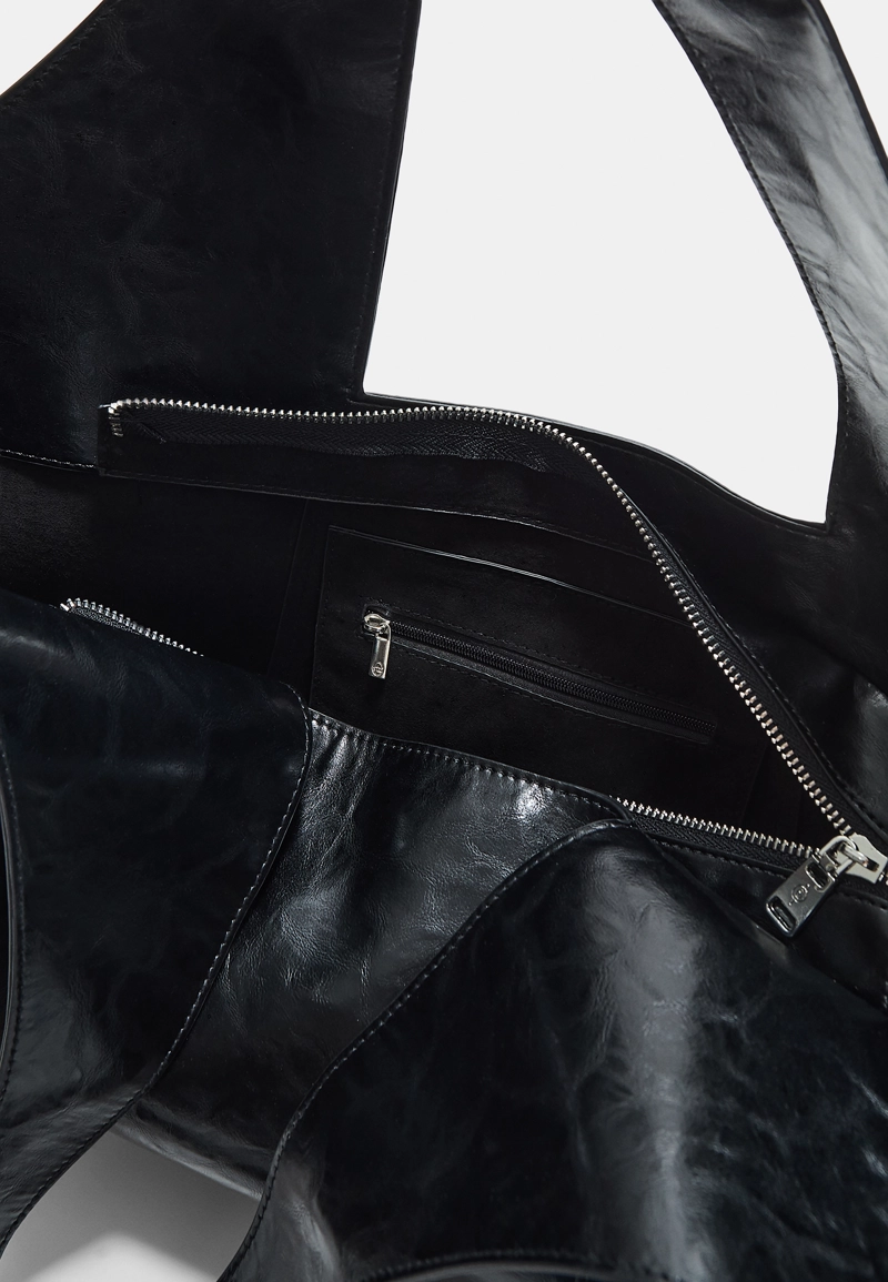 Сумка из искусственной кожи с заклепками