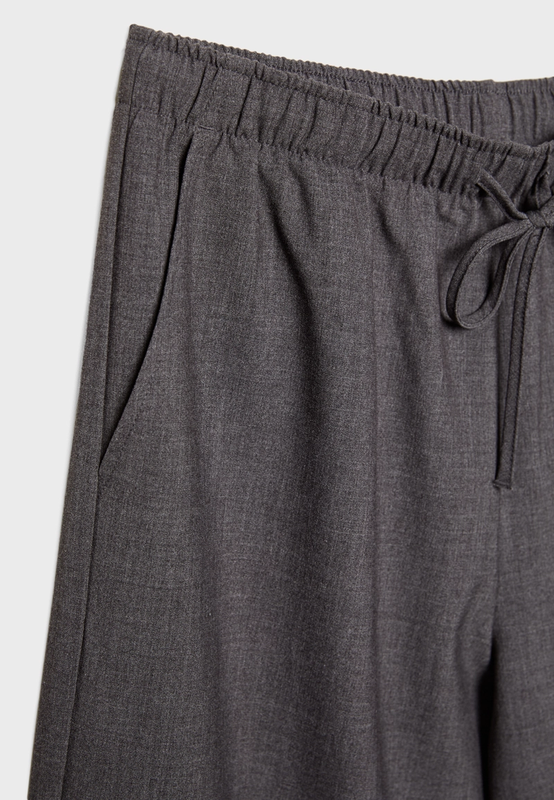 Длинные струящиеся нарядные брюки