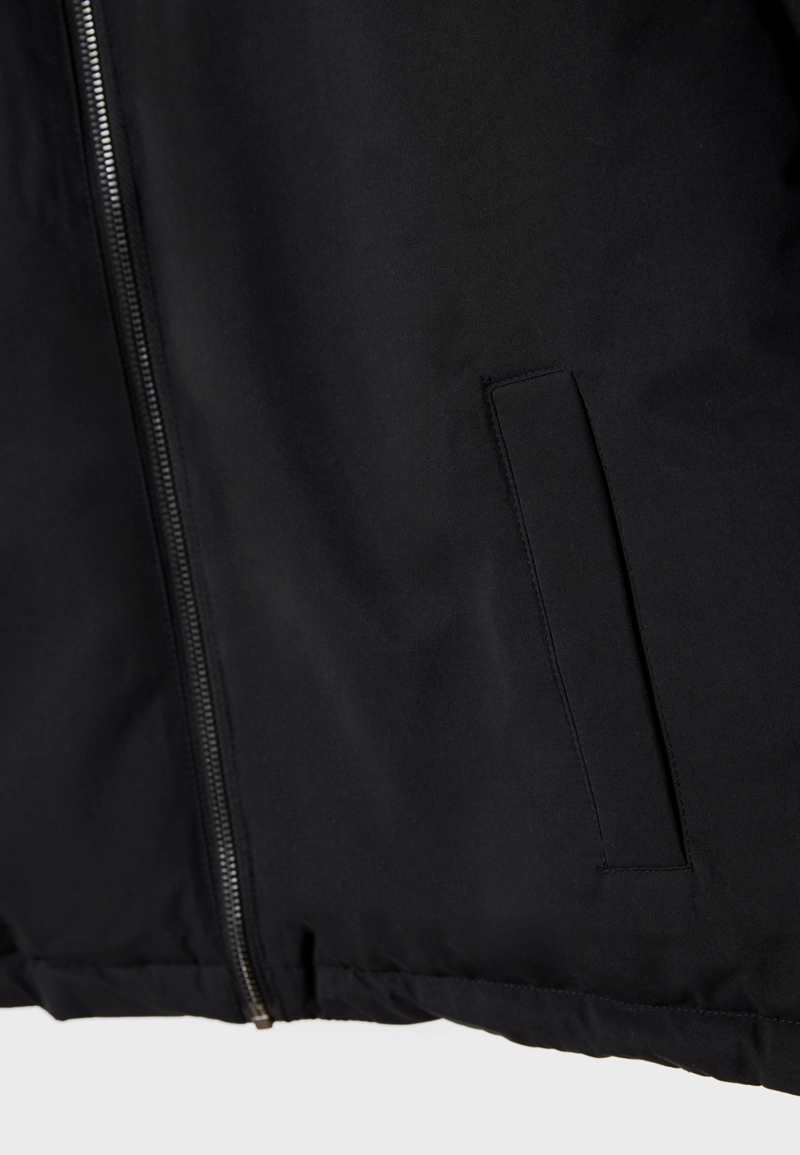 Стеганая куртка с высоким воротником