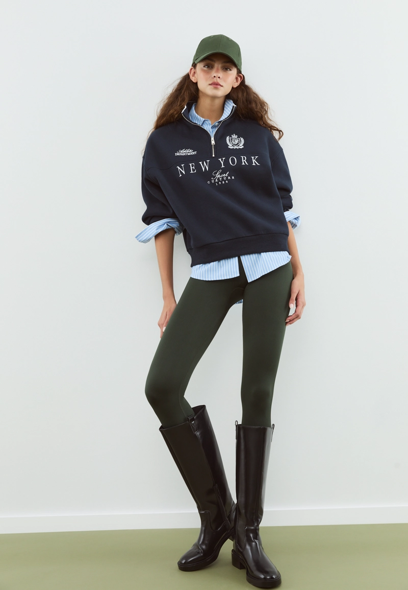 Толстовка на молнии с вышивкой