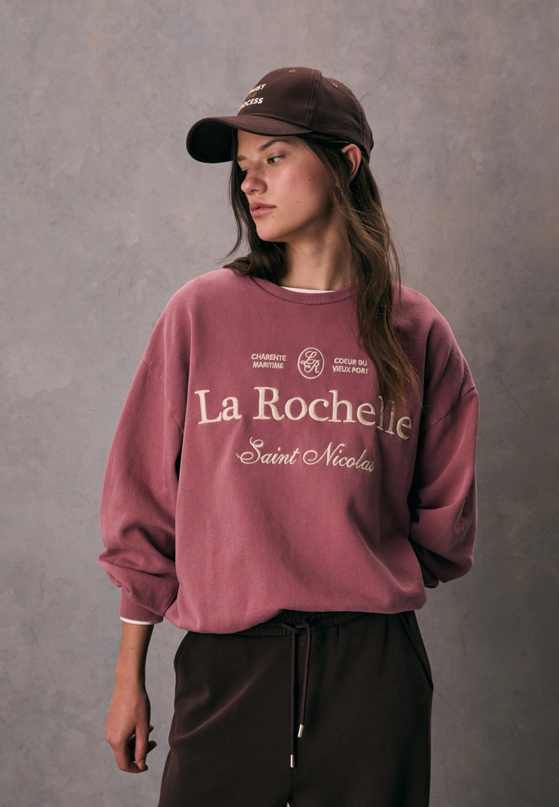 Толстовка с вышивкой