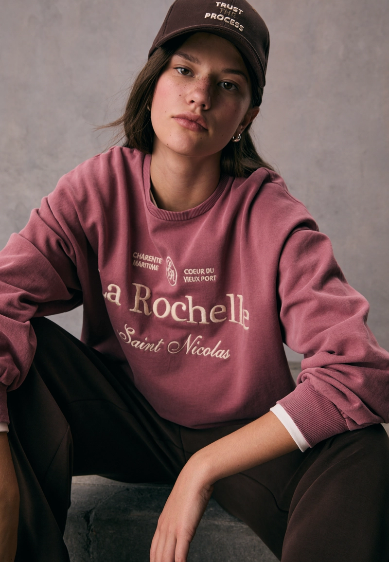 Толстовка с вышивкой