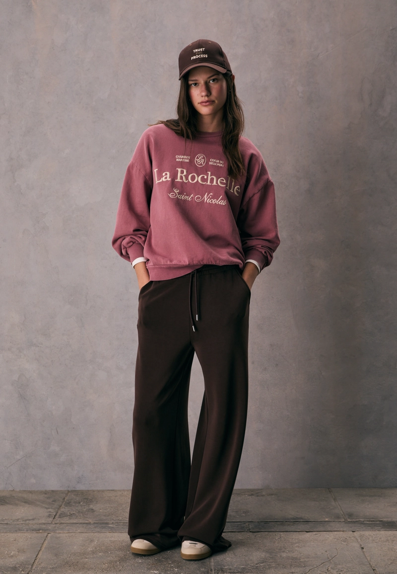 Толстовка с вышивкой