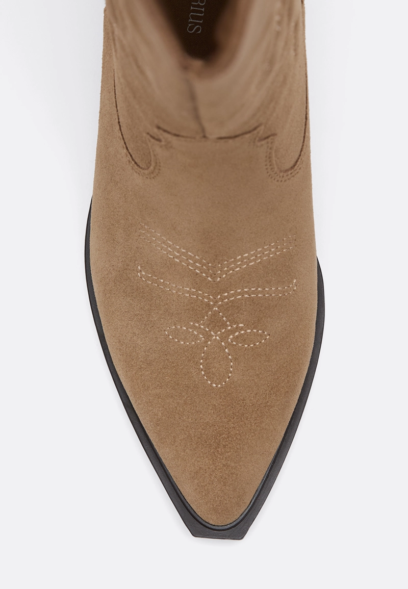 Кожаные сапоги в ковбойском стиле