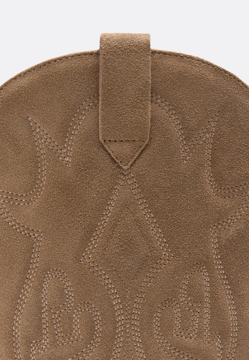 Кожаные сапоги в ковбойском стиле