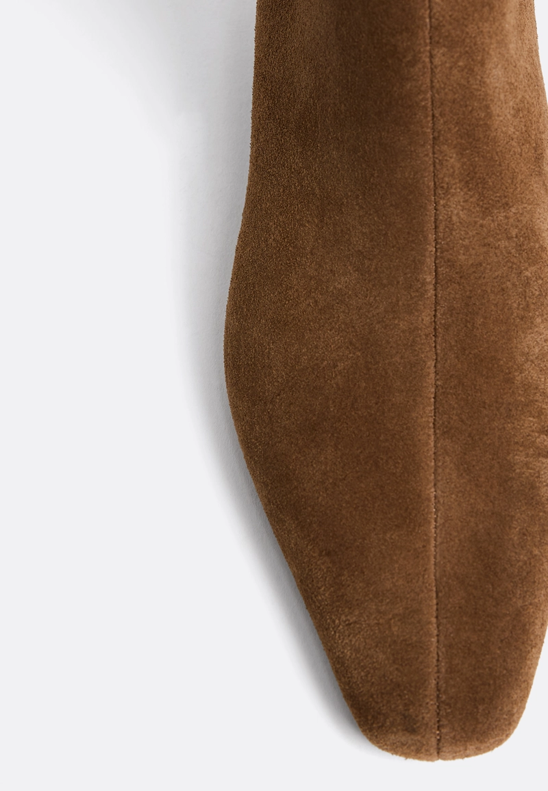 Кожаные ботинки на плоской подошве