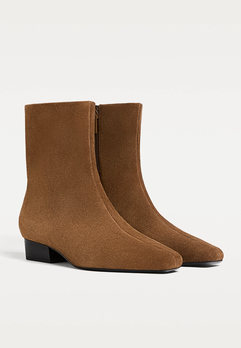 Кожаные ботинки на плоской подошве