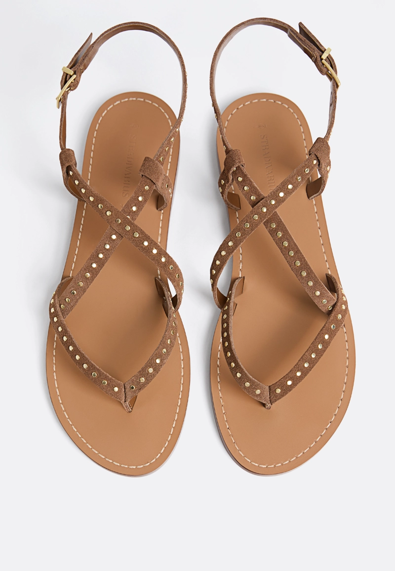 Кожаные плоские сандалии с заклепками