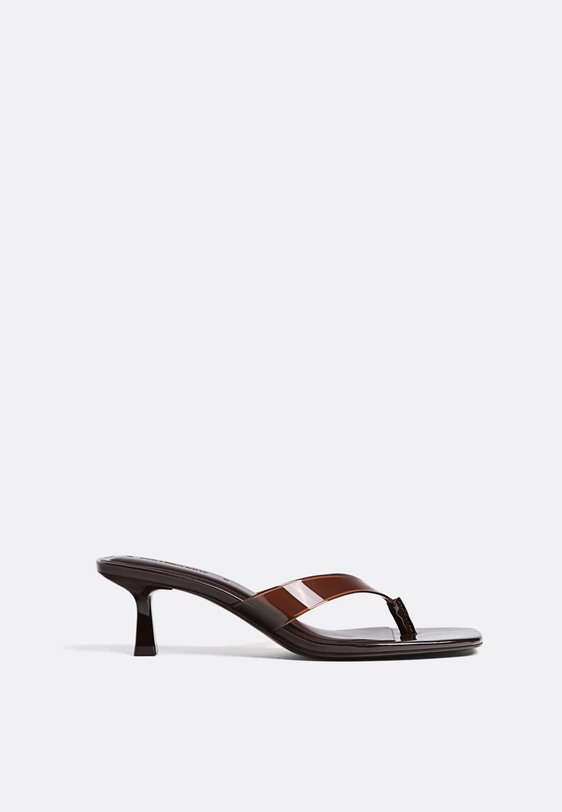 Босоножки на каблуке из винила