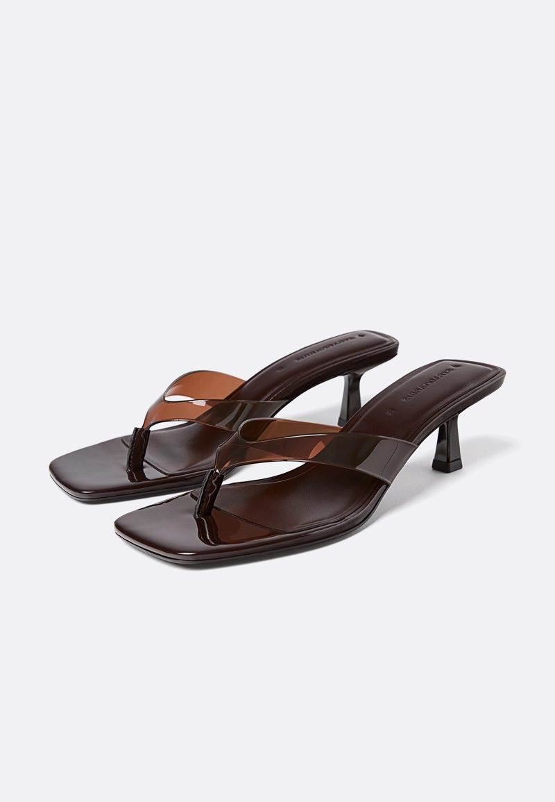 Босоножки на каблуке из винила