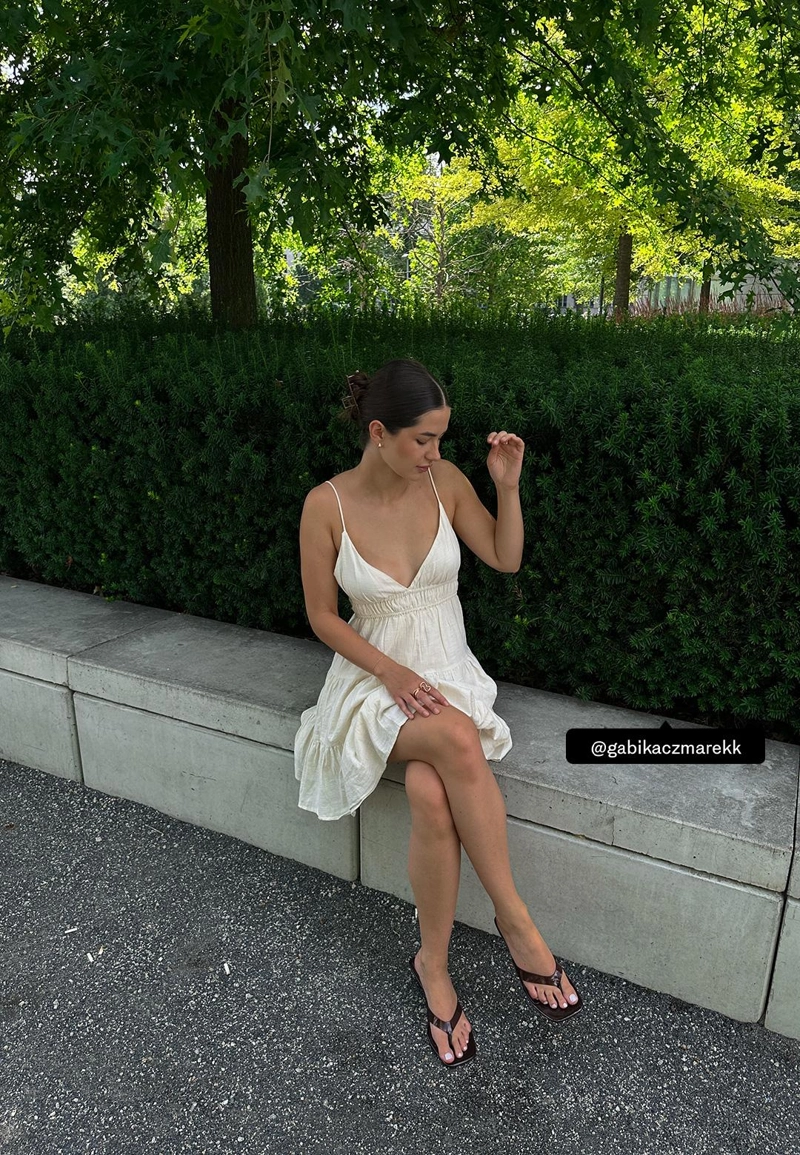 Босоножки на каблуке из винила