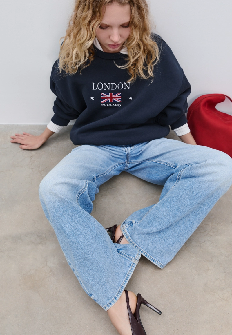 Толстовка с вышивкой London