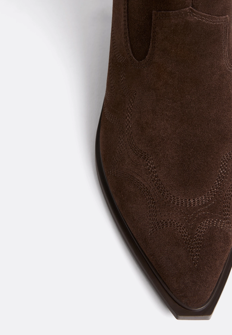 Кожаные ботильоны на каблуке в ковбойском стиле