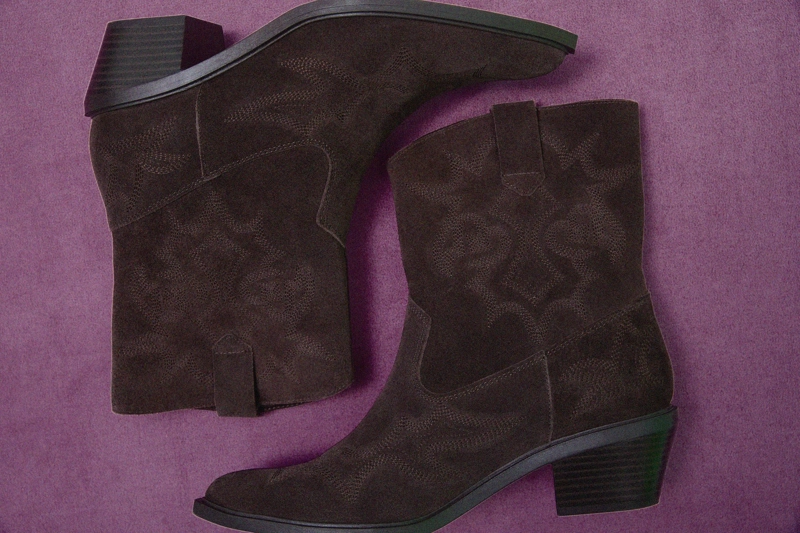 Кожаные ботильоны на каблуке в ковбойском стиле