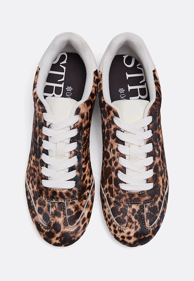 Кроссовки с леопардовым принтом на кожаной подошве