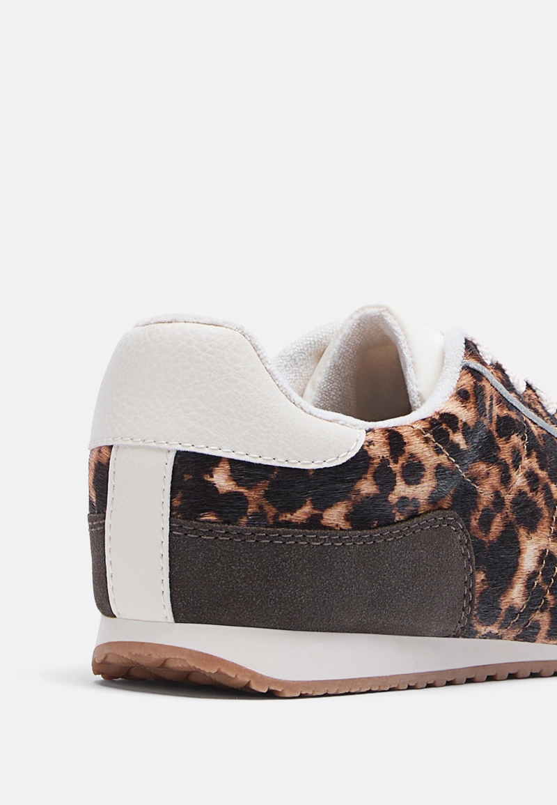 Кроссовки с леопардовым принтом на кожаной подошве