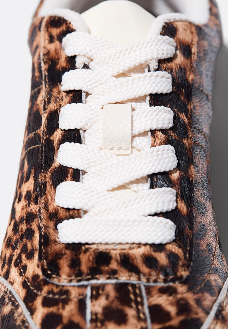 Кроссовки с леопардовым принтом на кожаной подошве