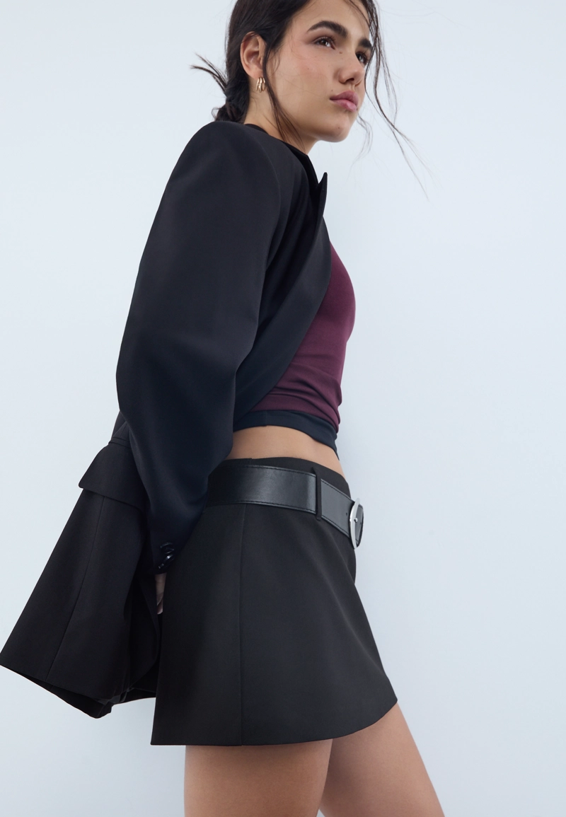 Мини-юбка-шорты с ремнем