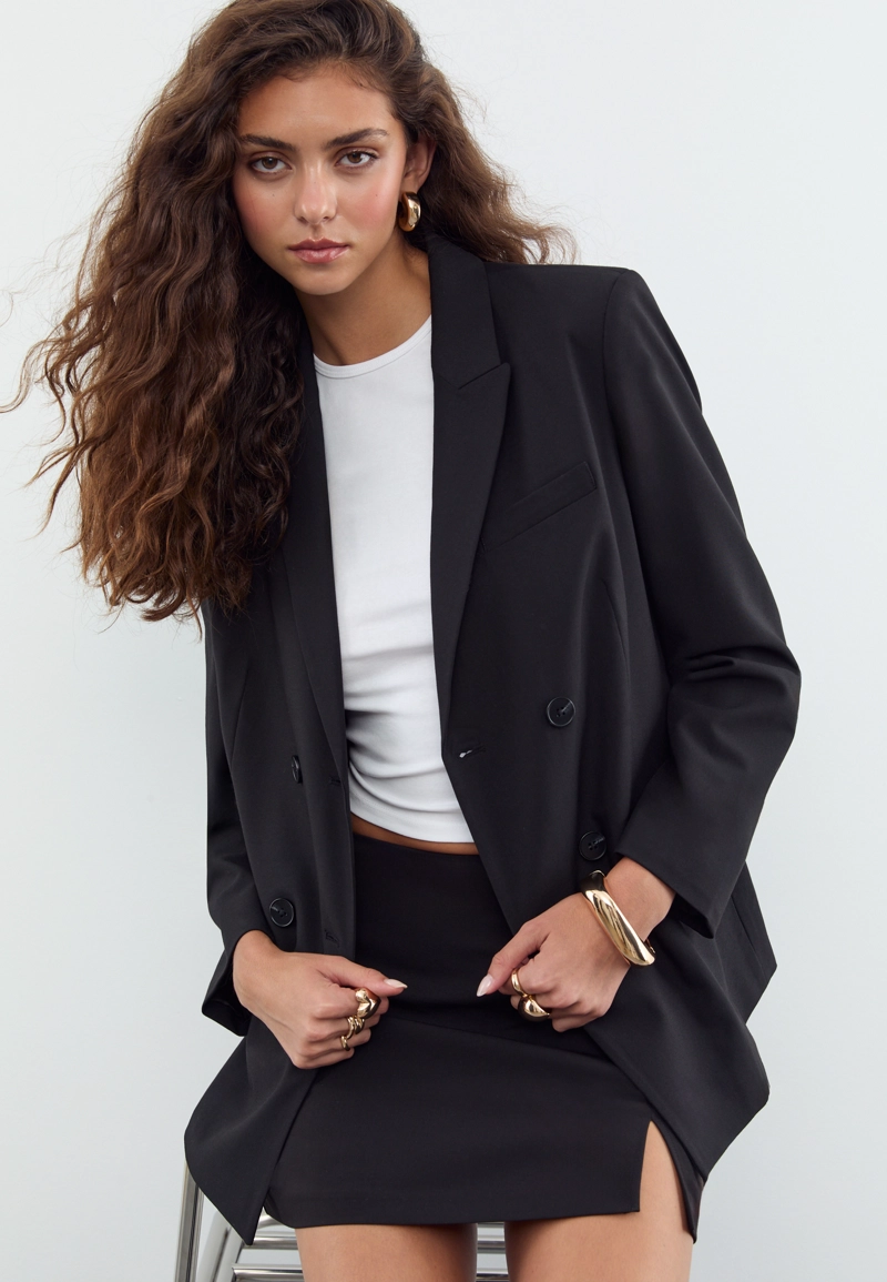 Двубортный пиджак на пуговицах