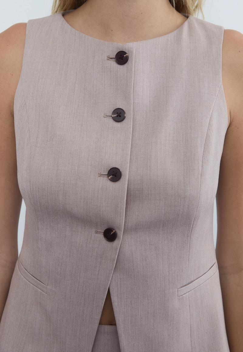 Жилет стандартного кроя на пуговицах