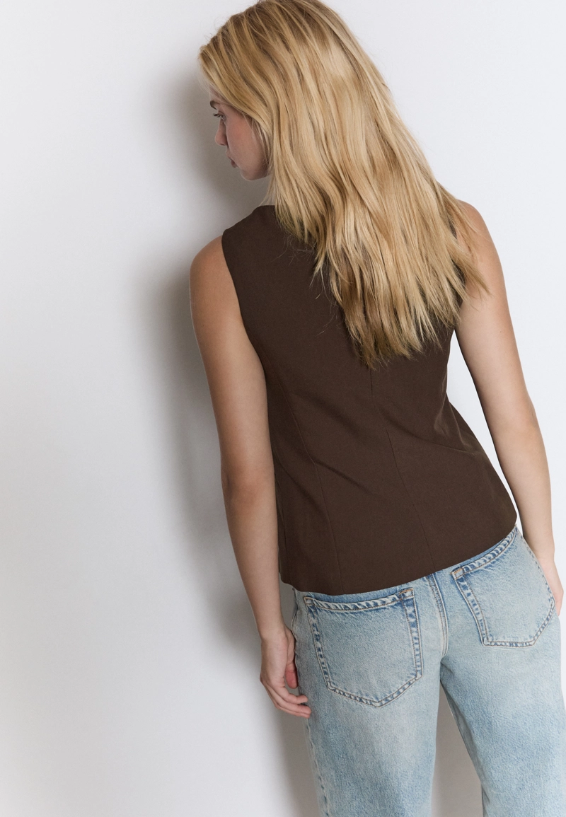 Жилет стандартного кроя на пуговицах