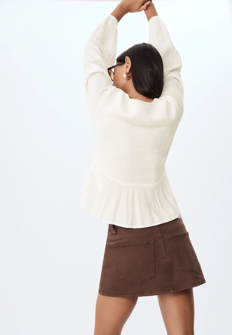 Легкая блузка с длинными рукавами