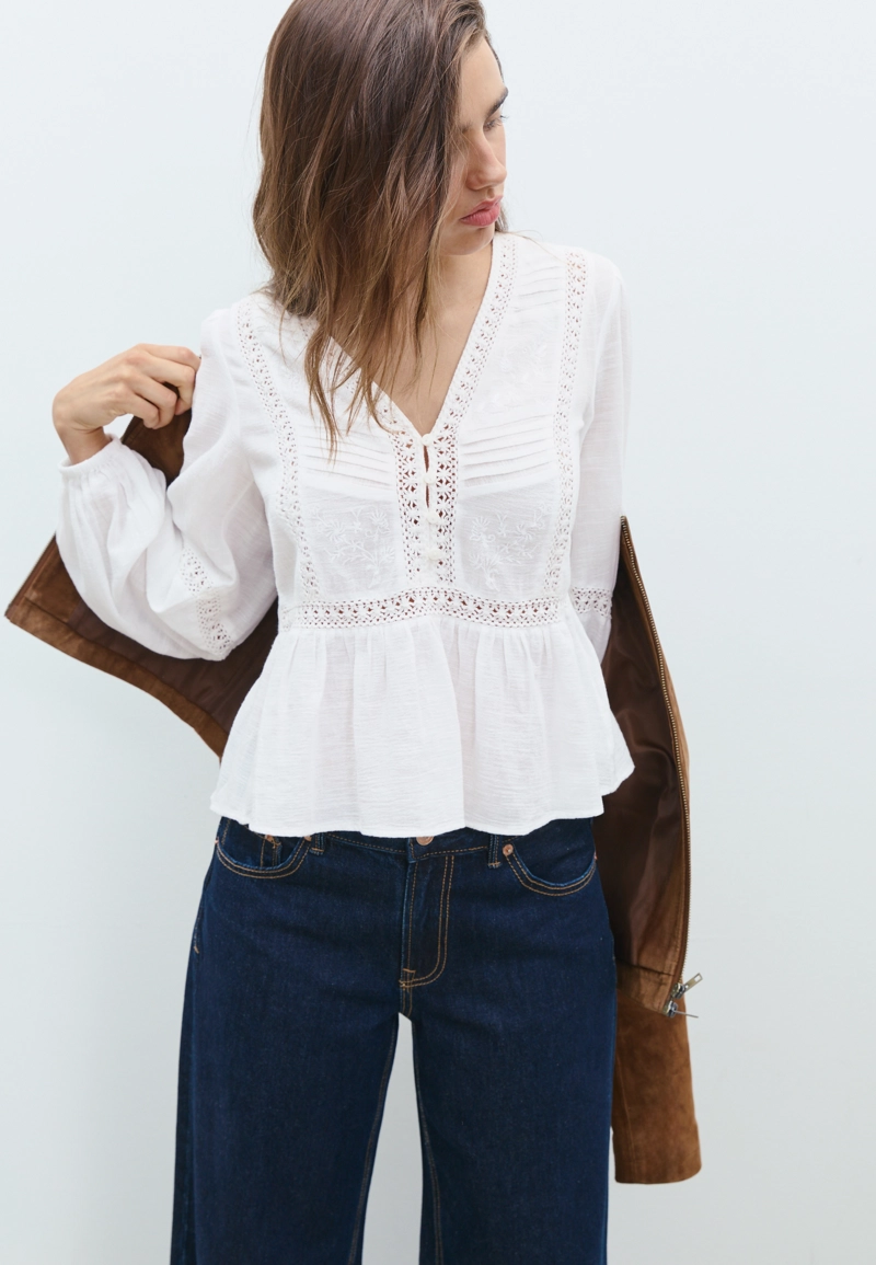 Свободная блузка с вышивкой
