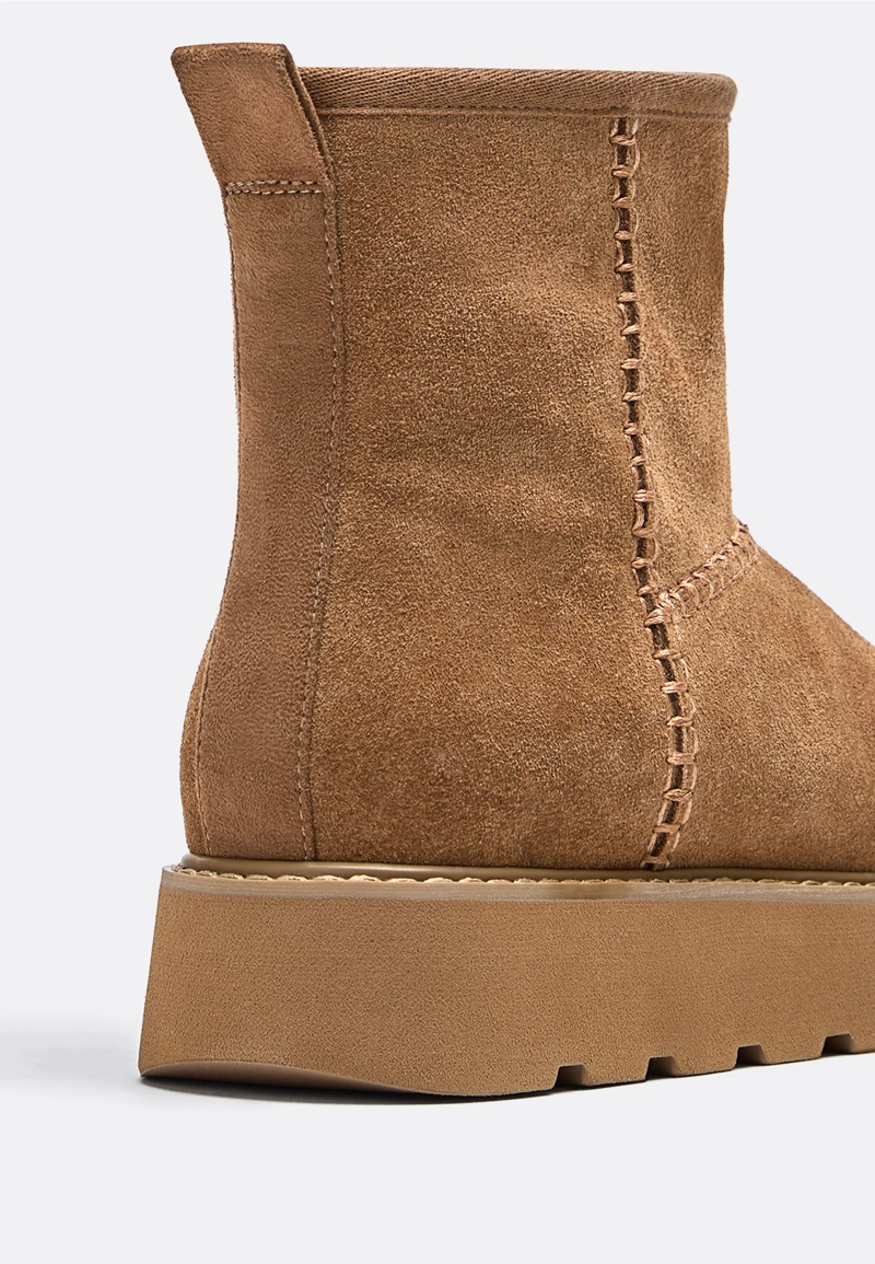 Ботинки на каблуке из искусственного меха и кожи