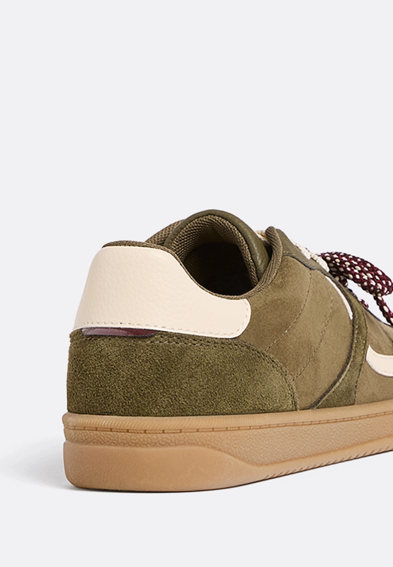 Повседневные кроссовки из разделанной кожи