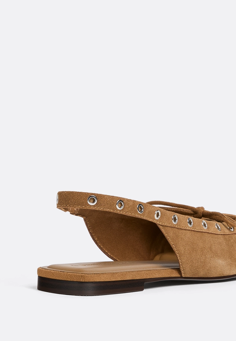 Кожаные балетки со шнуровкой